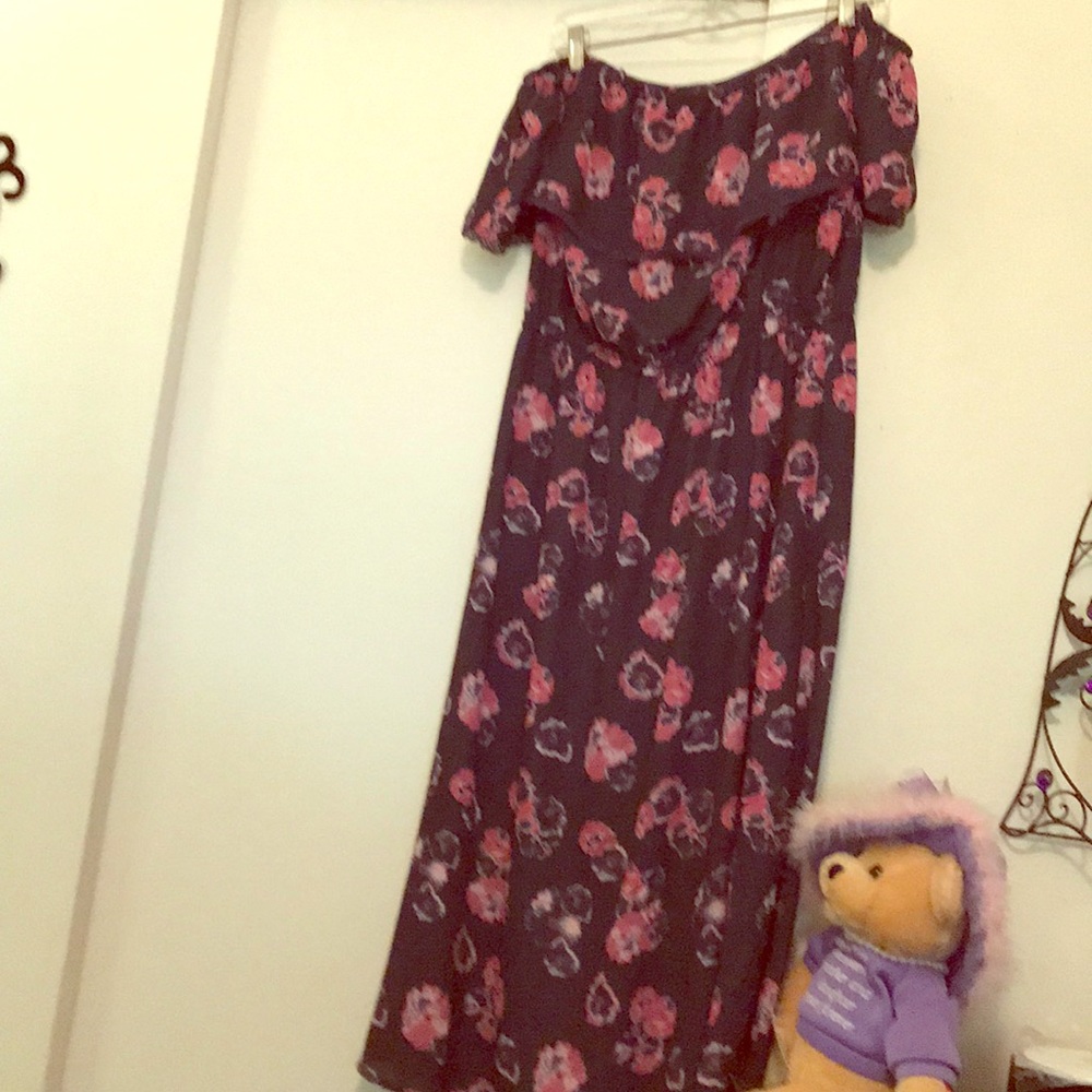 Maxi long dress, floral and navy blue.